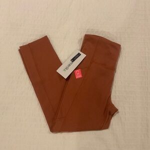 Marika capri leggings